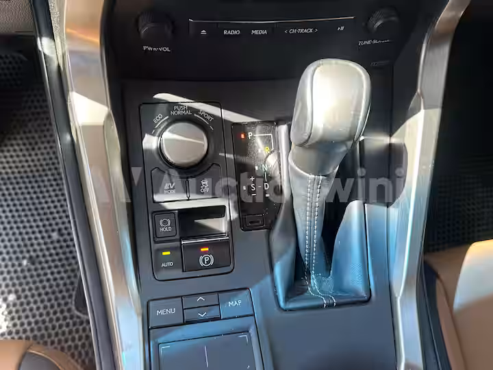 Lexus NX 2016 — 26