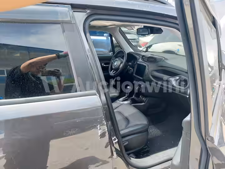 Jeep Renegade 2021 — 33