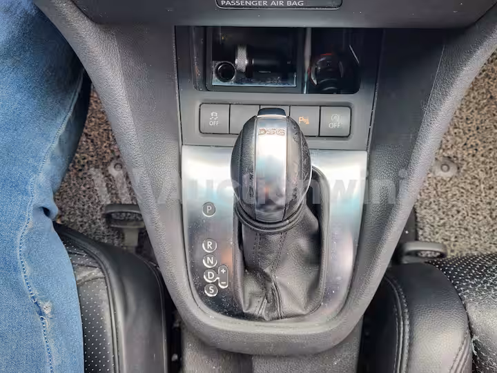 Volkswagen Golf 2012 — 44