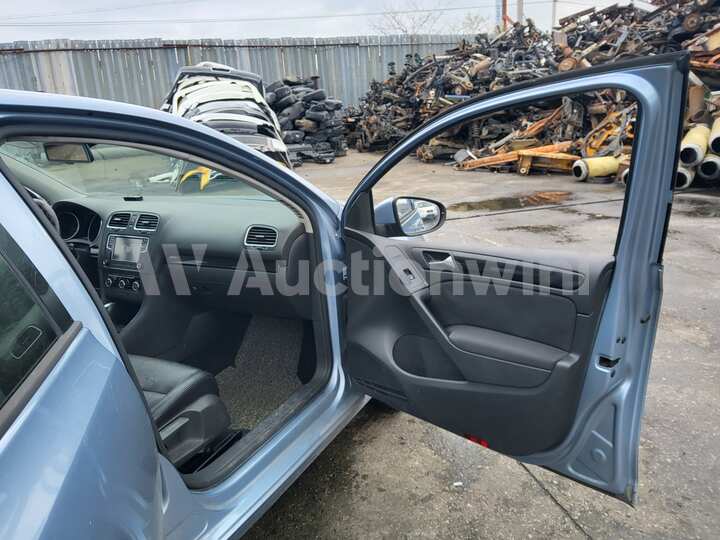 Volkswagen Golf 2012 — 64