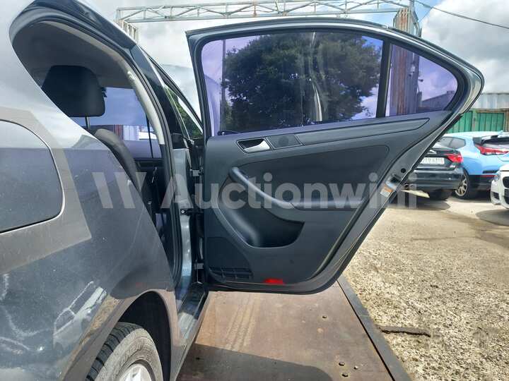 Volkswagen Jetta 2014 — 28