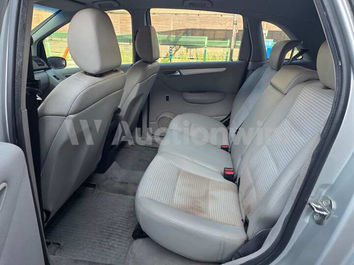 Mercedes Benz B Class 2008 — 32