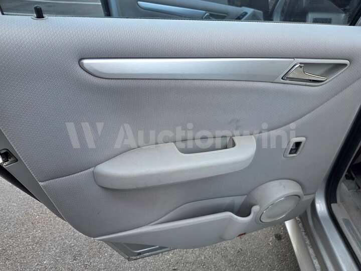 Mercedes Benz B Class 2008 — 34