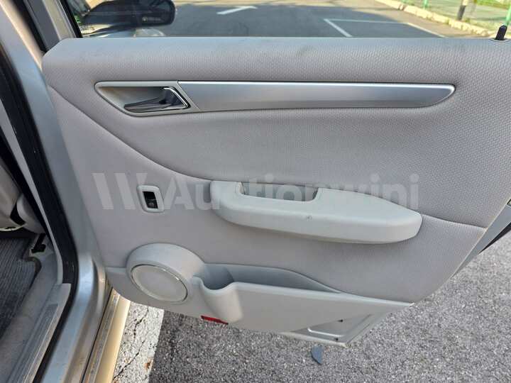 Mercedes Benz B Class 2008 — 42