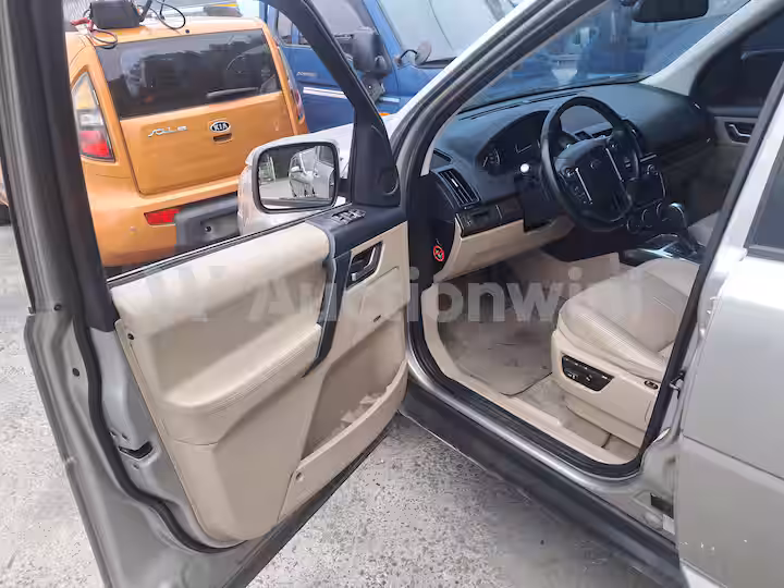 Land Rover Freelander 2013 — 26