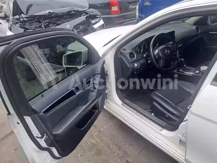 Mercedes Benz C Class 2014 — 22