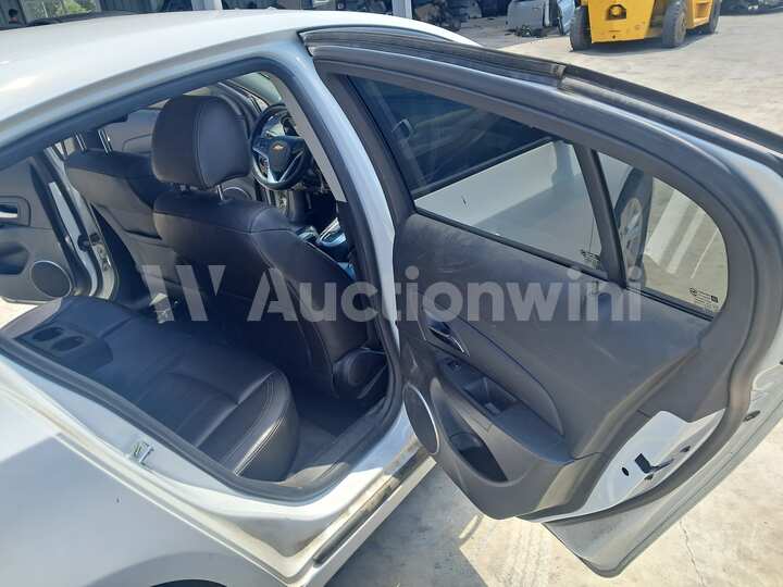 Chevrolet Cruze 2014 — 32