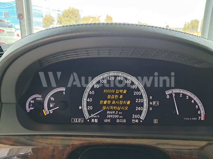 Mercedes Benz S Class 2010 — 24