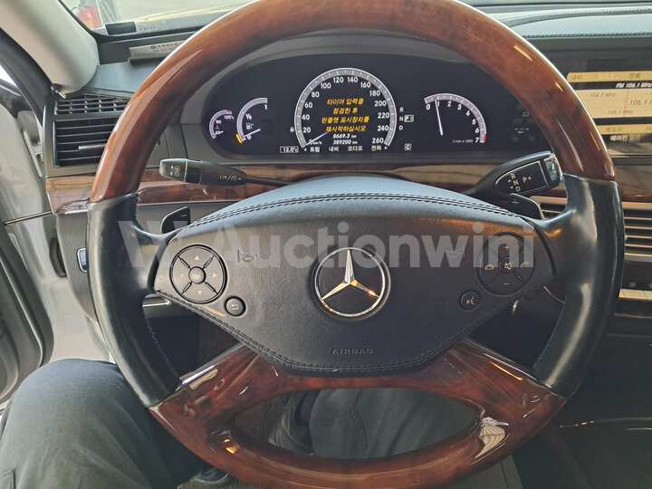Mercedes Benz S Class 2010 — 25