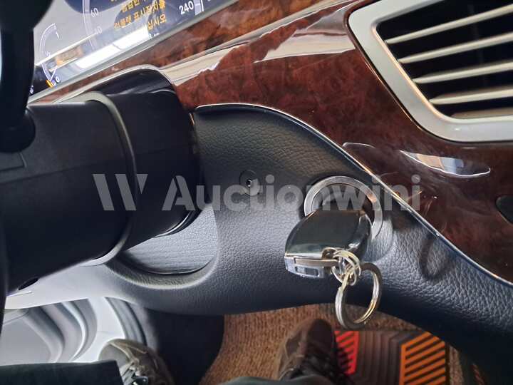 Mercedes Benz S Class 2010 — 26