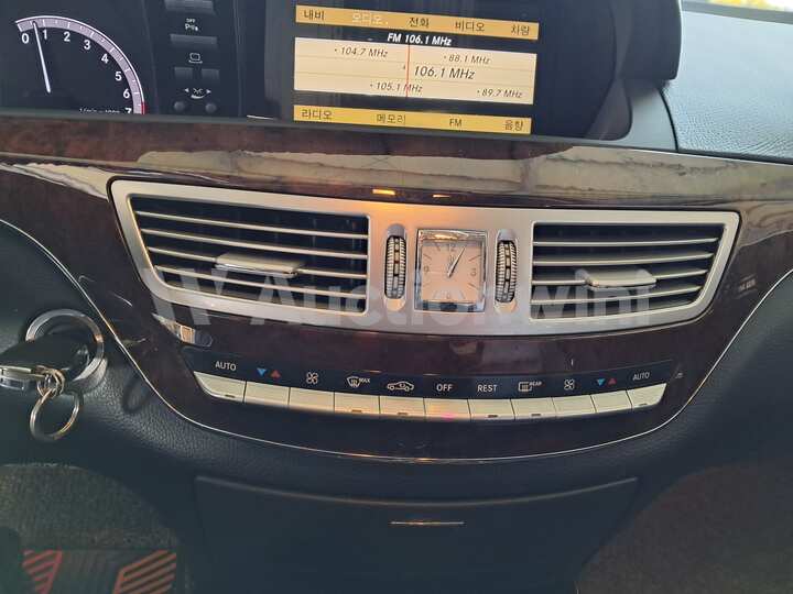 Mercedes Benz S Class 2010 — 28