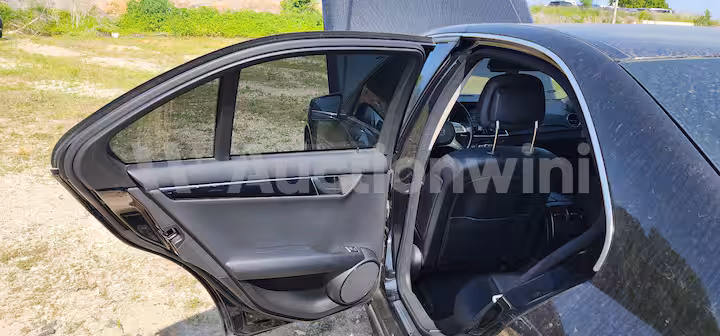 Mercedes Benz C Class 2012 — 36
