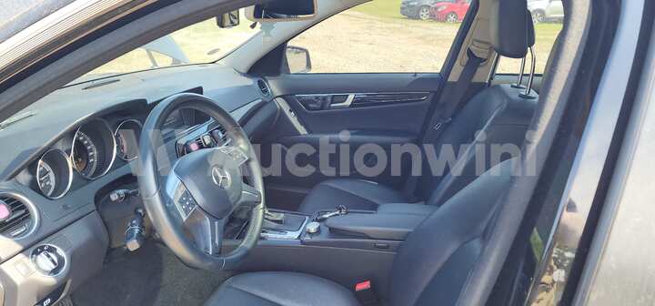 Mercedes Benz C Class 2012 — 37