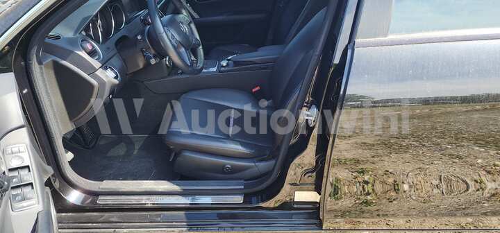 Mercedes Benz C Class 2012 — 38