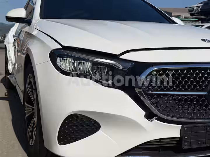 Mercedes Benz E Class 2025 — 11