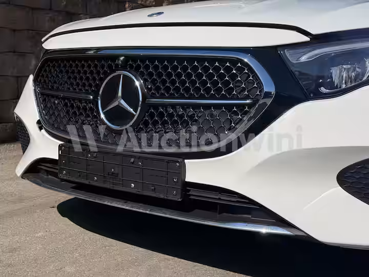 Mercedes Benz E Class 2025 — 13
