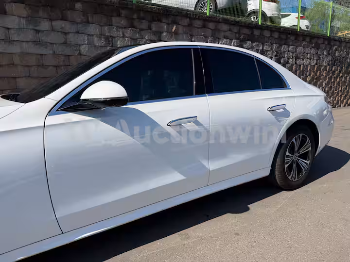 Mercedes Benz E Class 2025 — 14