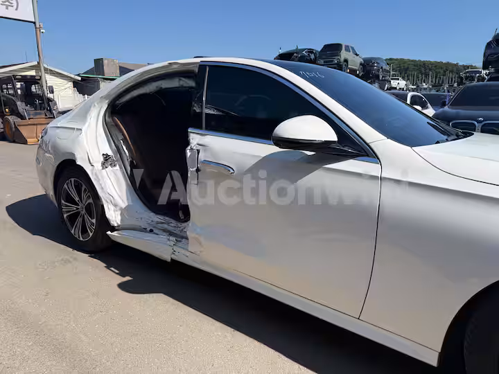 Mercedes Benz E Class 2025 — 17