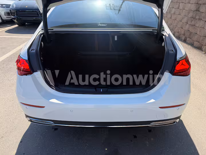 Mercedes Benz E Class 2025 — 24