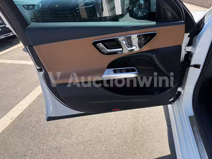 Mercedes Benz E Class 2025 — 27