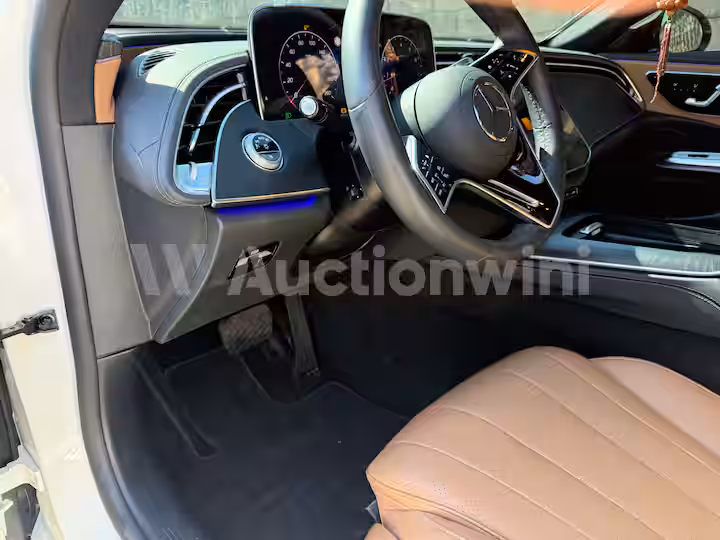 Mercedes Benz E Class 2025 — 30