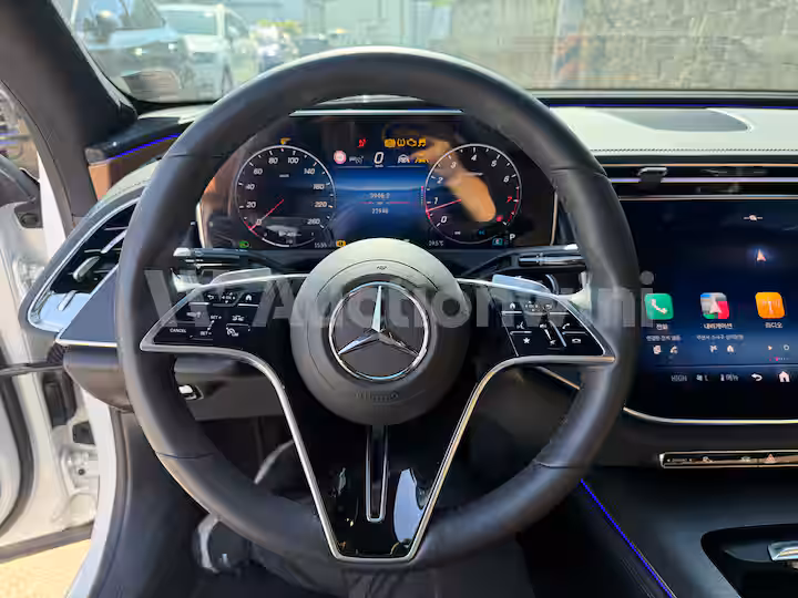 Mercedes Benz E Class 2025 — 31