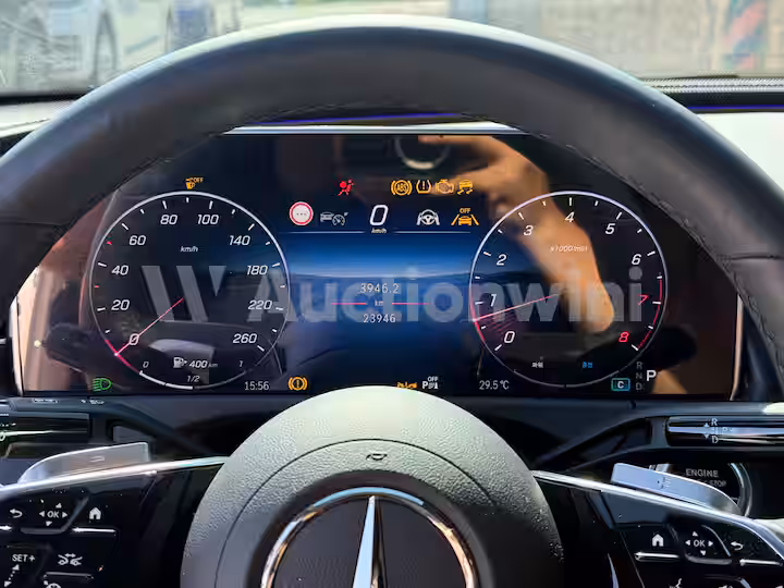 Mercedes Benz E Class 2025 — 32