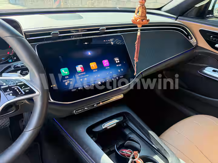 Mercedes Benz E Class 2025 — 33