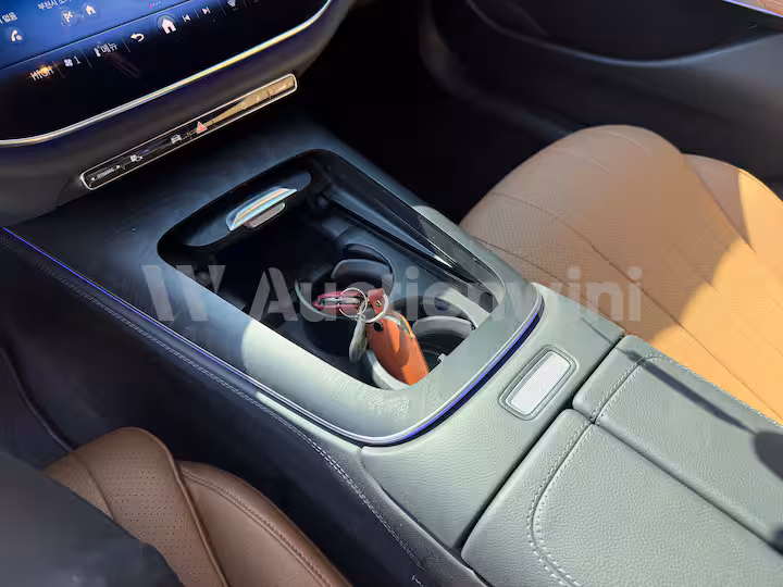 Mercedes Benz E Class 2025 — 34
