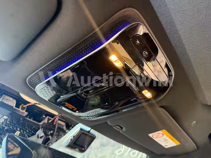 Mercedes Benz E Class 2025 — 35