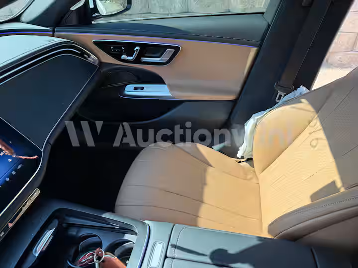 Mercedes Benz E Class 2025 — 36