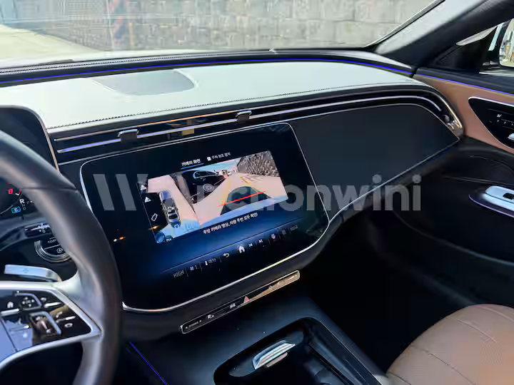 Mercedes Benz E Class 2025 — 38