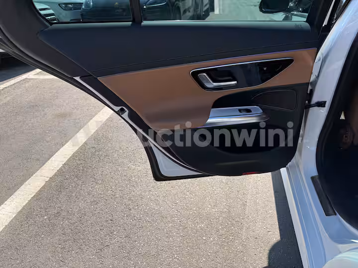 Mercedes Benz E Class 2025 — 39