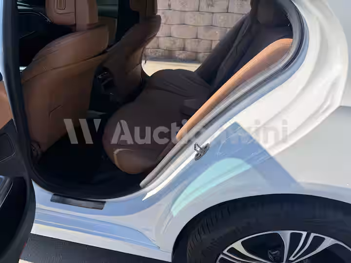 Mercedes Benz E Class 2025 — 40