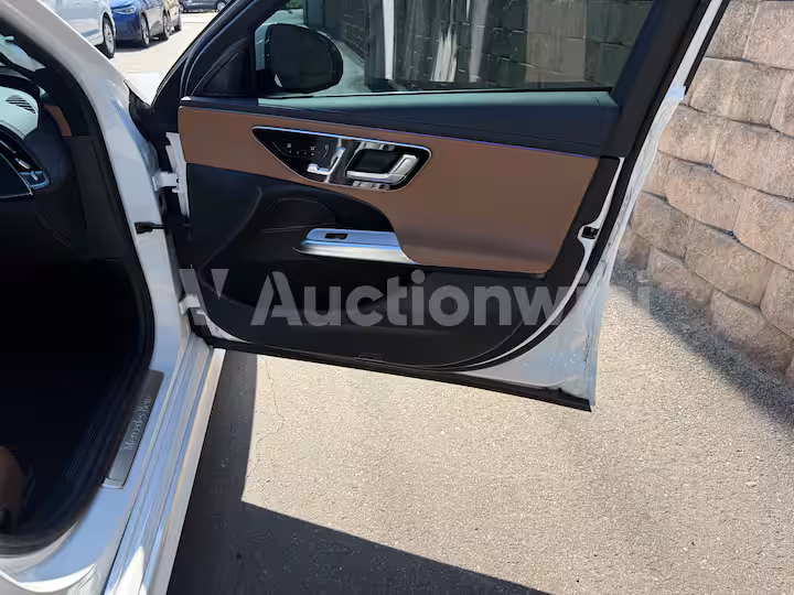 Mercedes Benz E Class 2025 — 46