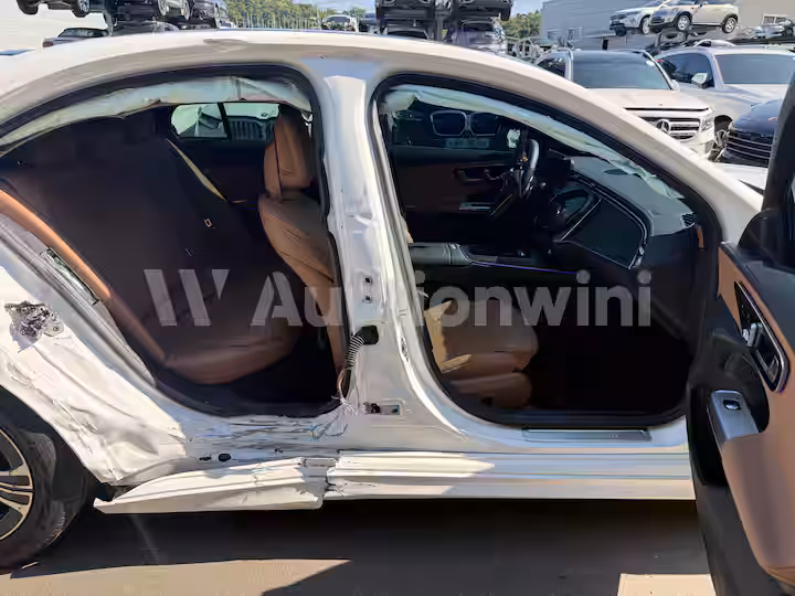 Mercedes Benz E Class 2025 — 47