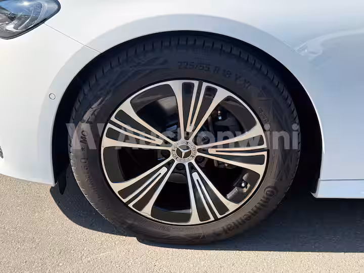Mercedes Benz E Class 2025 — 54