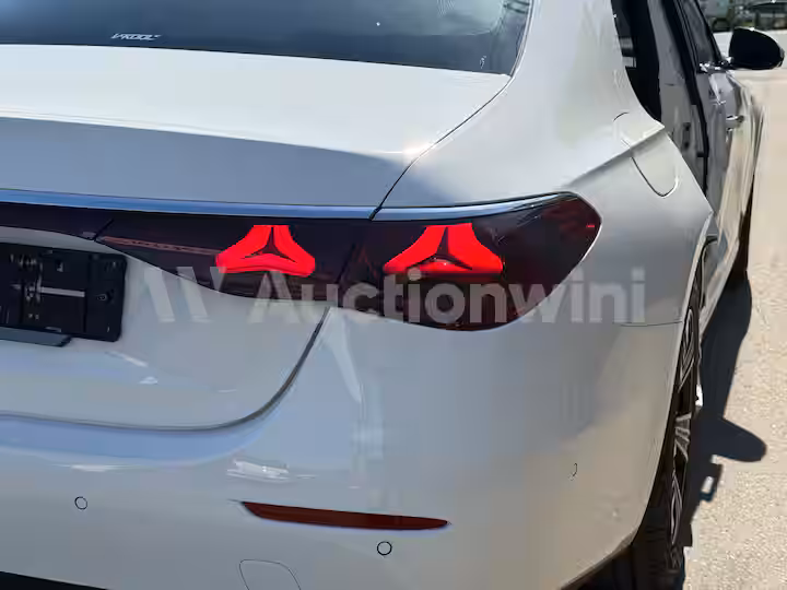 Mercedes Benz E Class 2025 — 8