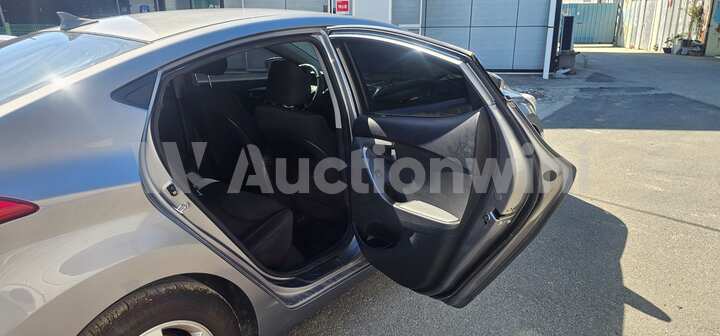 Hyundai Avante 2012 — 15