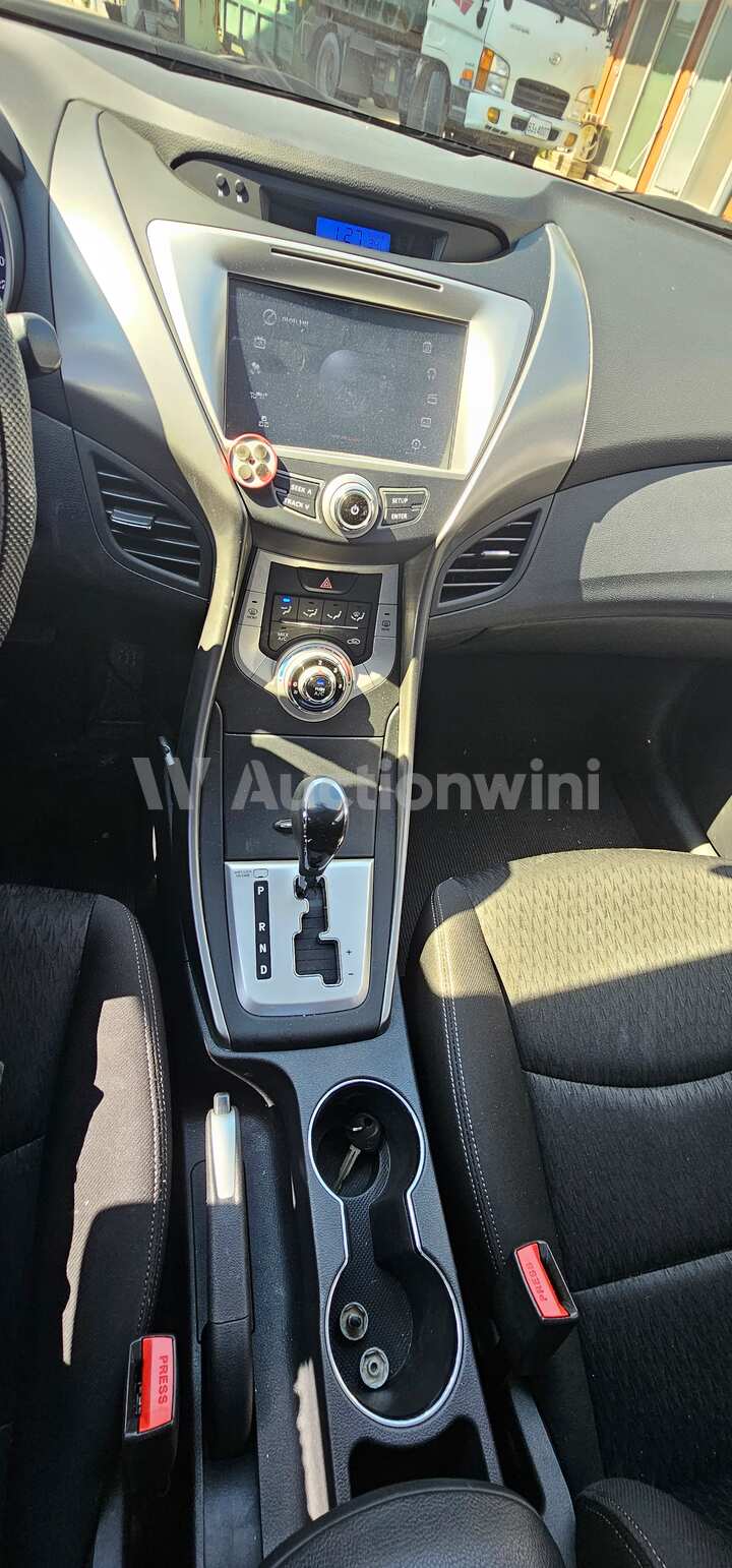 Hyundai Avante 2012 — 10