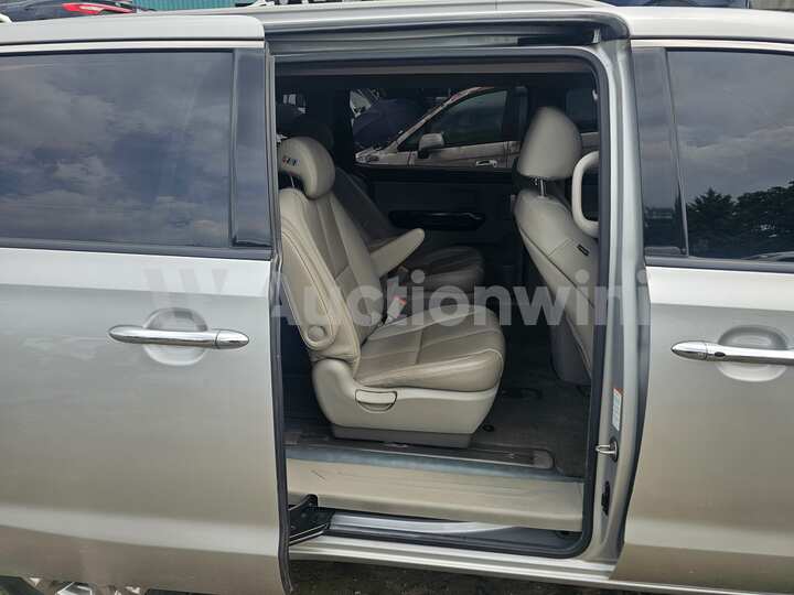 Kia Carnival 2015 — 4