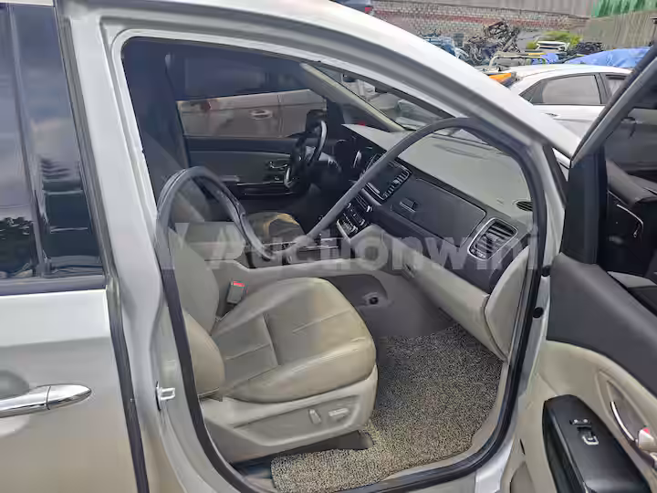 Kia Carnival 2015 — 5