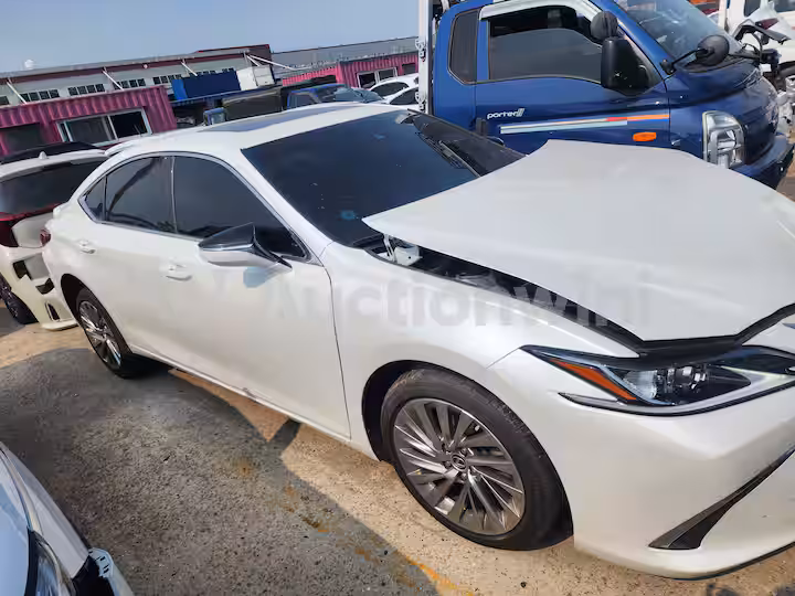 Lexus ES 2023 — 1