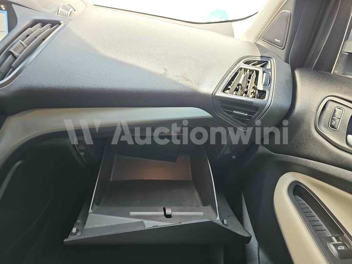 Ford Kuga 2017 — 47
