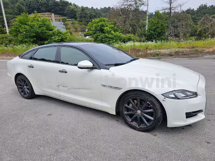 2016 Jaguar XJ 3.0D — 3