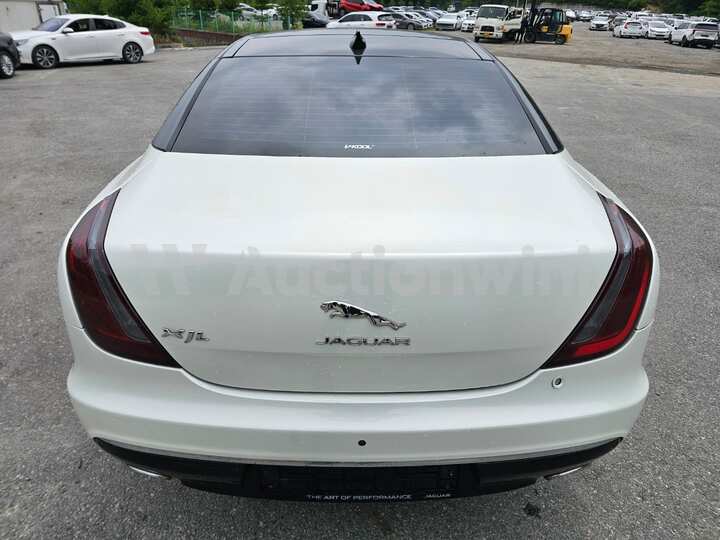 2016 Jaguar XJ 3.0D — 5