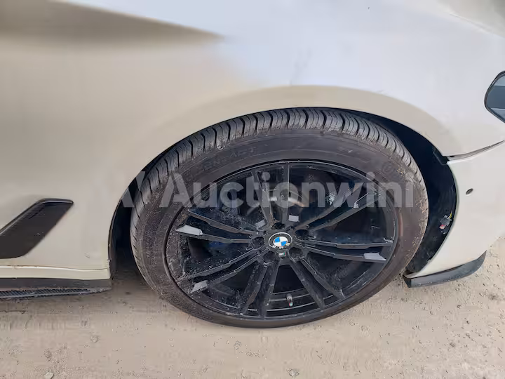BMW 5 Series 2019 — 28