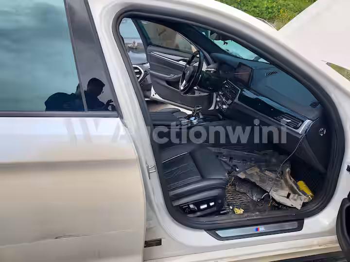 BMW 5 Series 2019 — 39