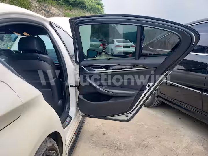 BMW 5 Series 2019 — 42