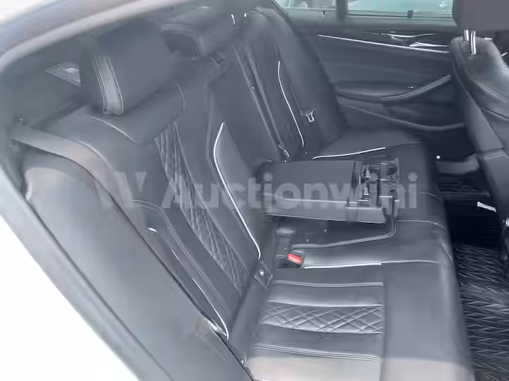 BMW 5 Series 2019 — 44